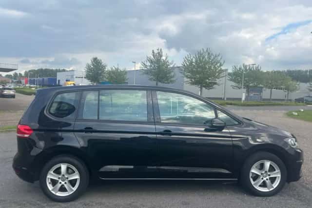 Volkswagen Touran (2017) thumbnail 6