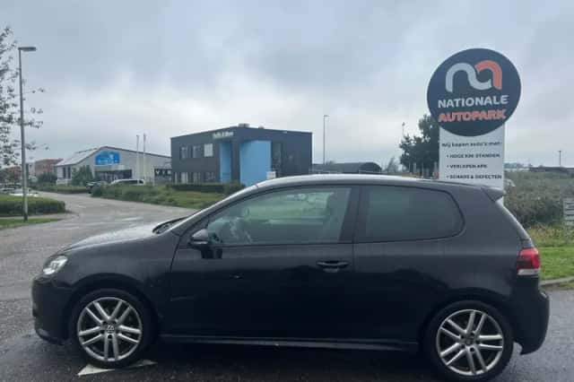 Volkswagen Golf (2009) thumbnail 2