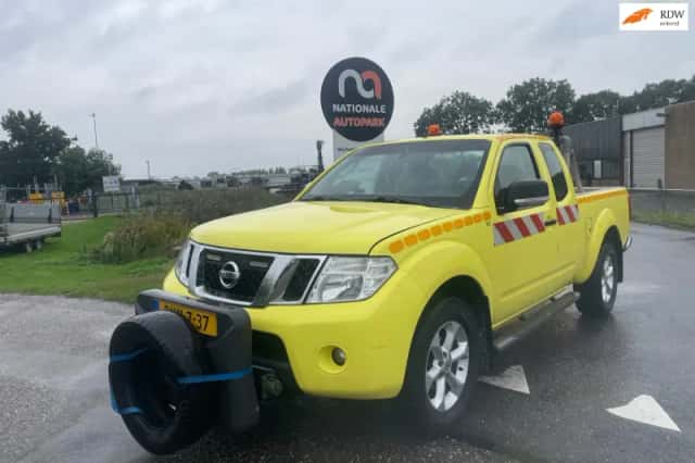 Nissan Navara (2011) thumbnail 1