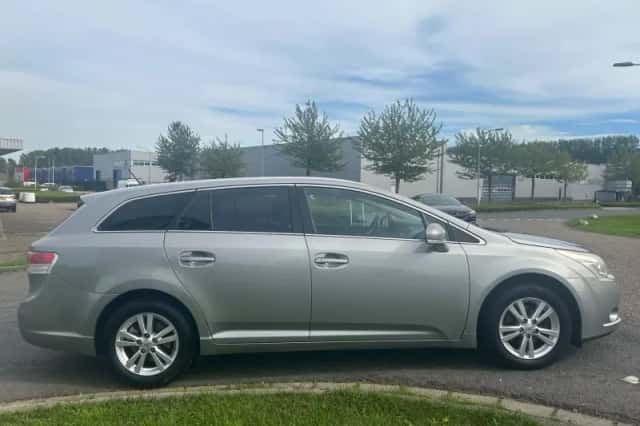 Toyota Avensis (2010) thumbnail 6