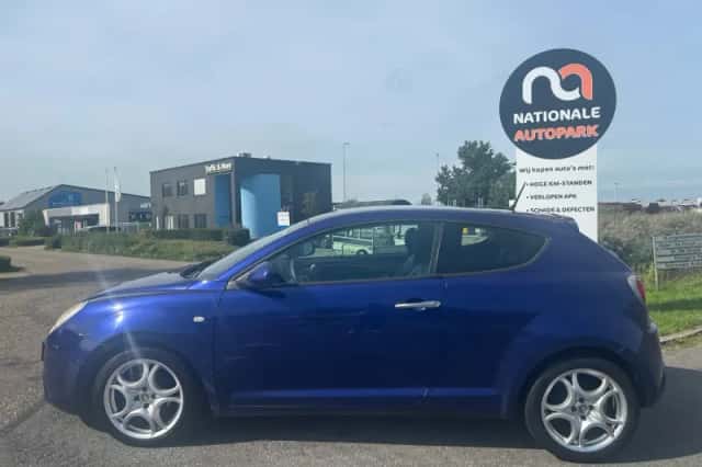 Alfa Romeo MiTo (2011) thumbnail 2