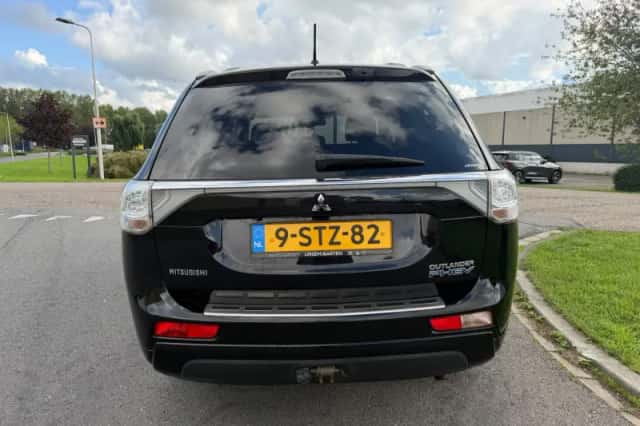 Mitsubishi Outlander (2013) thumbnail 4