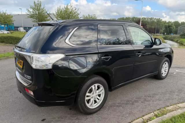 Mitsubishi Outlander (2013) thumbnail 5