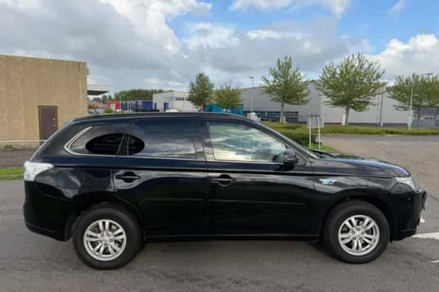 Mitsubishi Outlander (2013) thumbnail 6