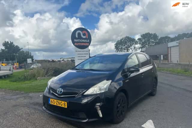 Toyota Prius Wagon (2013) thumbnail 1
