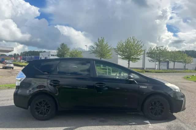 Toyota Prius Wagon (2013) thumbnail 6