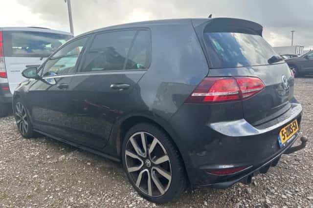 Volkswagen Golf (2014) thumbnail 2