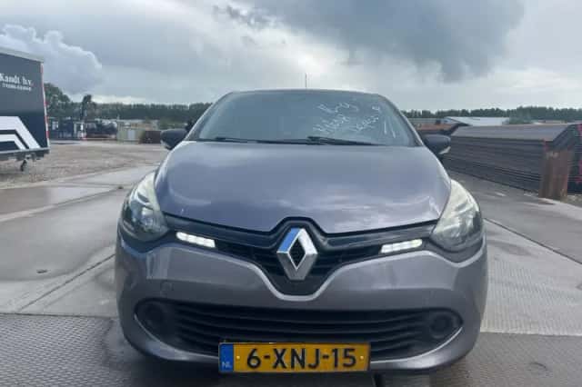 Renault Clio (2014) thumbnail 2
