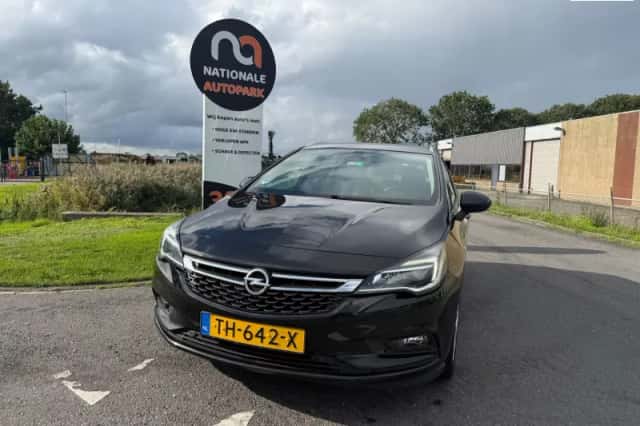 Opel Astra (2018) thumbnail 1