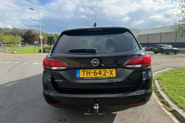 Opel Astra (2018) thumbnail 4