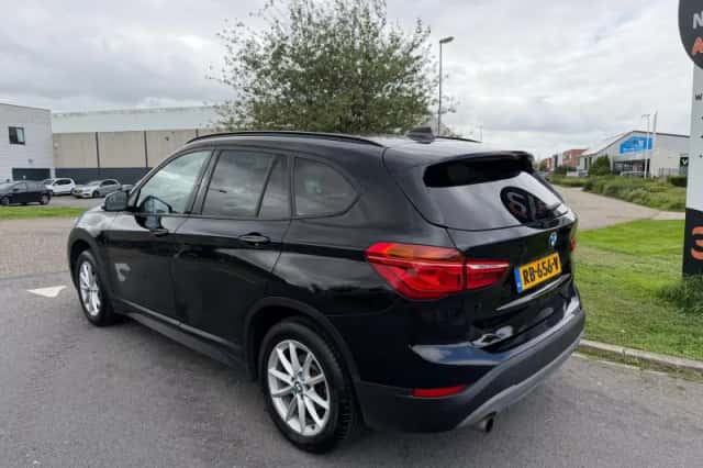 BMW X1 (2016) thumbnail 3
