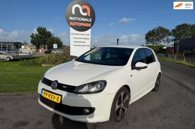 Volkswagen Golf (2011) thumbnail 1