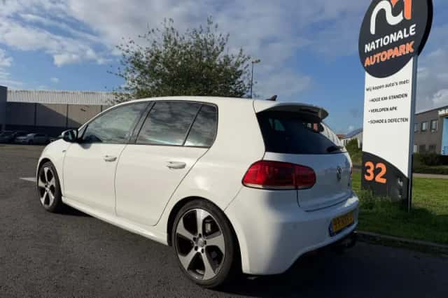 Volkswagen Golf (2011) thumbnail 3