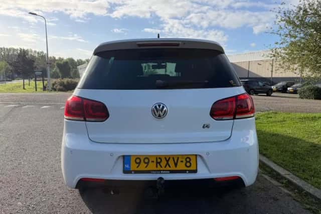Volkswagen Golf (2011) thumbnail 4