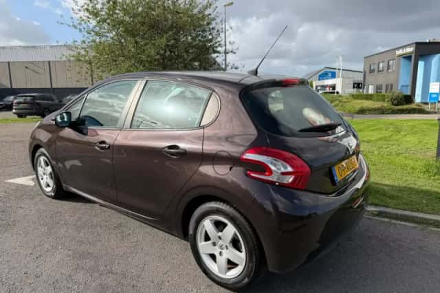 Peugeot 208 (2012) thumbnail 3