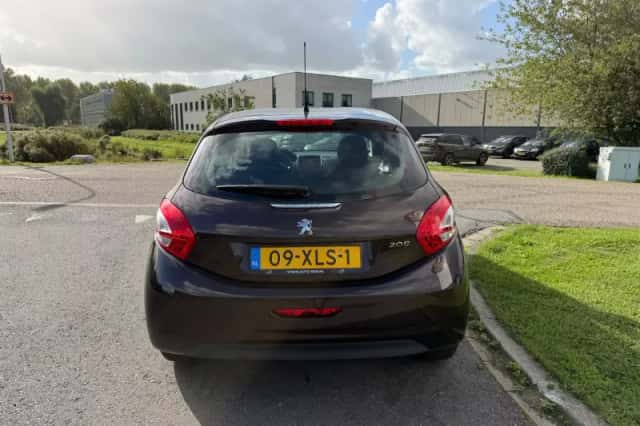 Peugeot 208 (2012) thumbnail 4