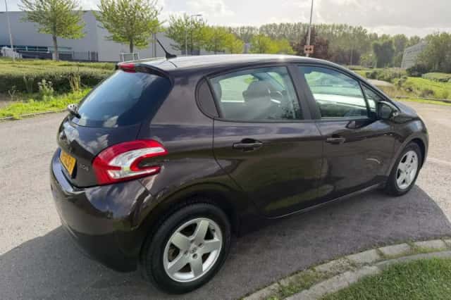 Peugeot 208 (2012) thumbnail 5