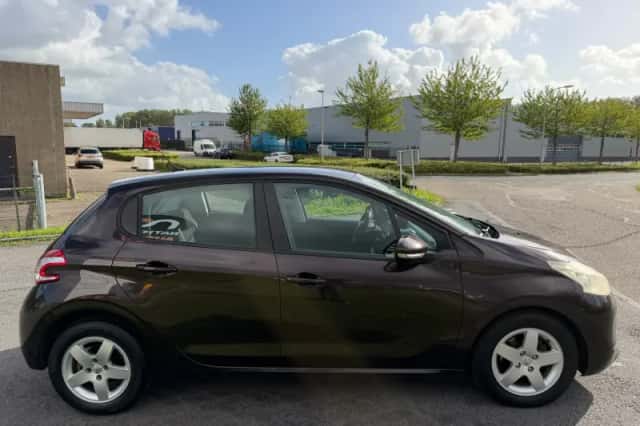 Peugeot 208 (2012) thumbnail 6