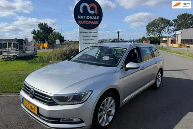 Volkswagen Passat (2015) thumbnail 1