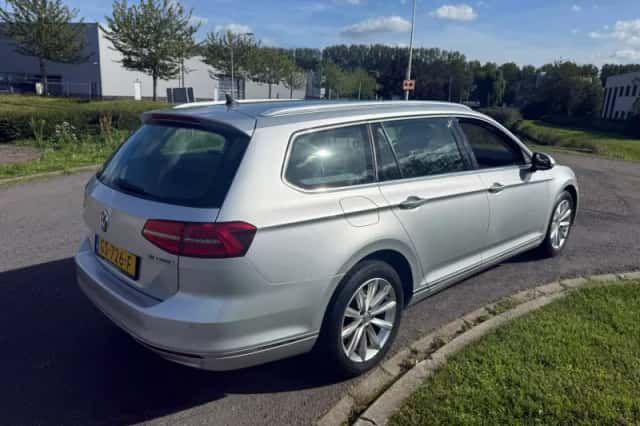 Volkswagen Passat (2015) thumbnail 5