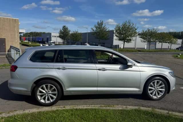 Volkswagen Passat (2015) thumbnail 6