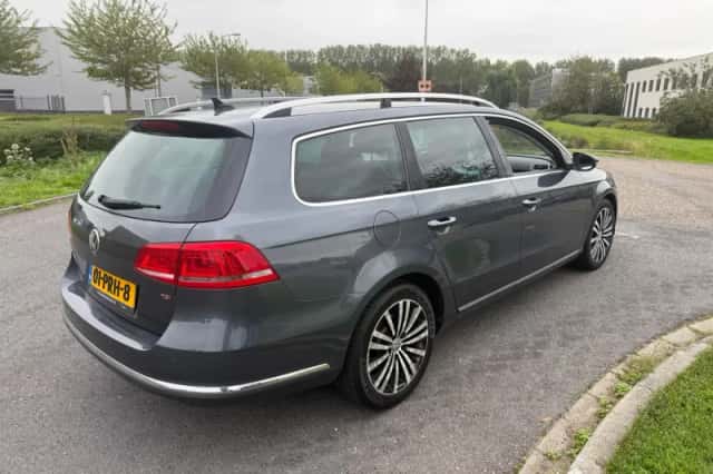 Volkswagen Passat (2011) thumbnail 5