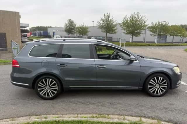 Volkswagen Passat (2011) thumbnail 6