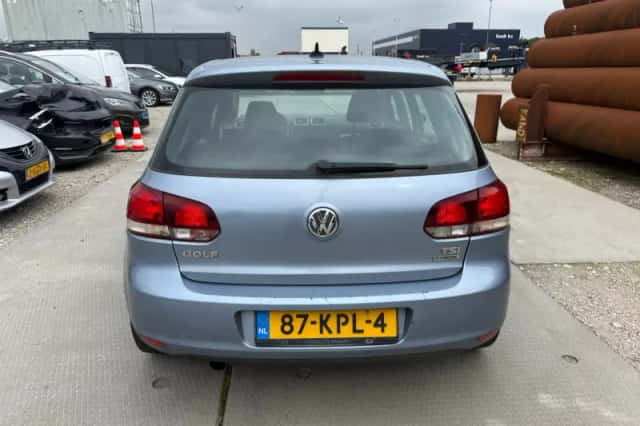 Volkswagen Golf (2010) thumbnail 4