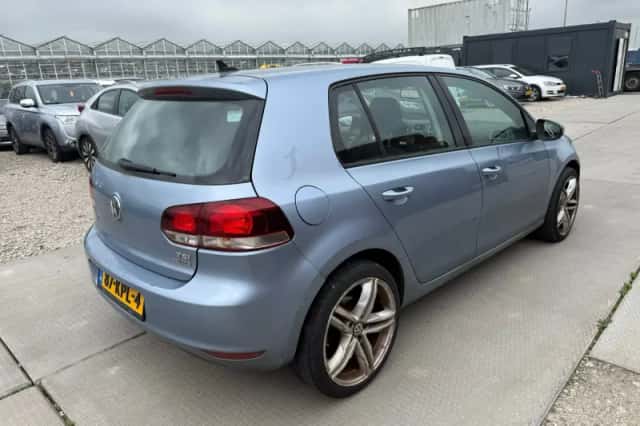 Volkswagen Golf (2010) thumbnail 5