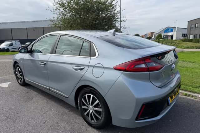 Hyundai Ioniq (2017) thumbnail 3