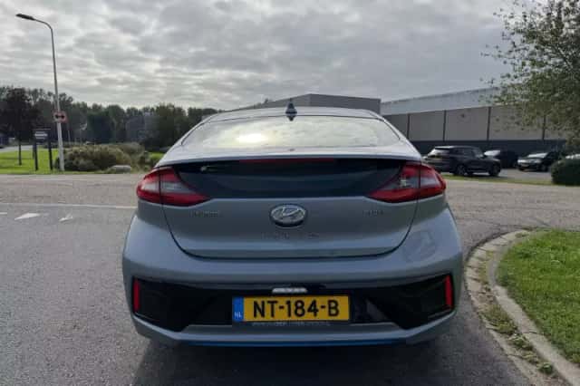 Hyundai Ioniq (2017) thumbnail 4