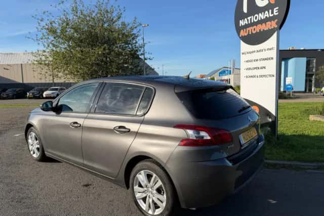 Peugeot 308 (2017) thumbnail 3