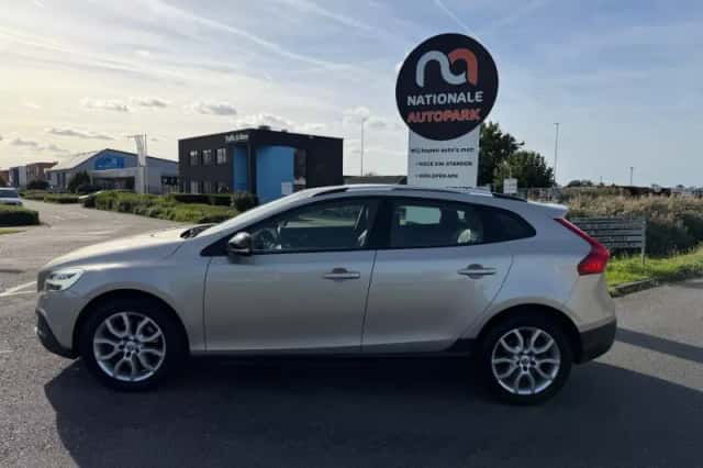 Volvo V40 Cross Country (2018) thumbnail 2