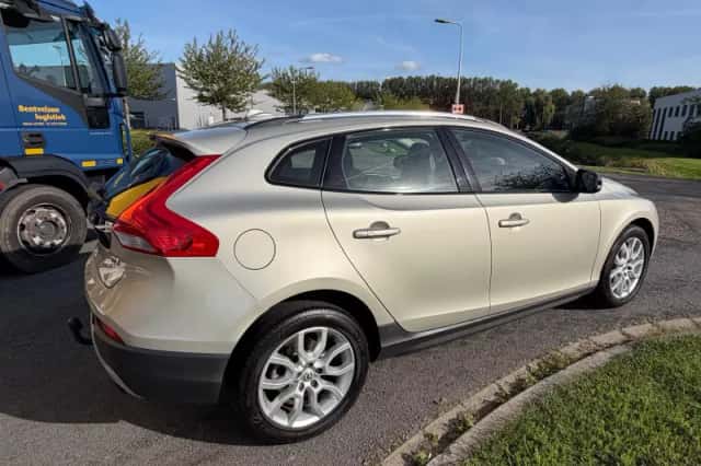 Volvo V40 Cross Country (2018) thumbnail 5