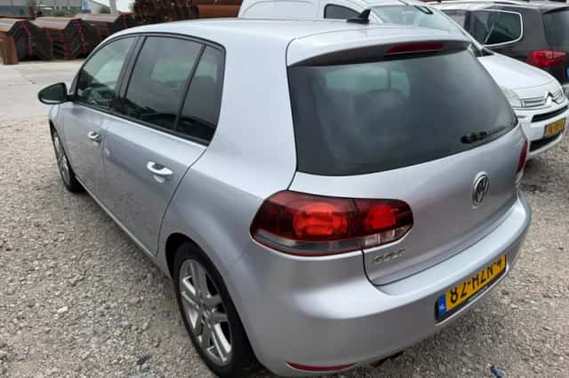 Volkswagen Golf (2009) thumbnail 2