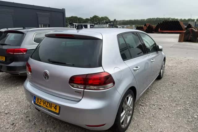 Volkswagen Golf (2009) thumbnail 3