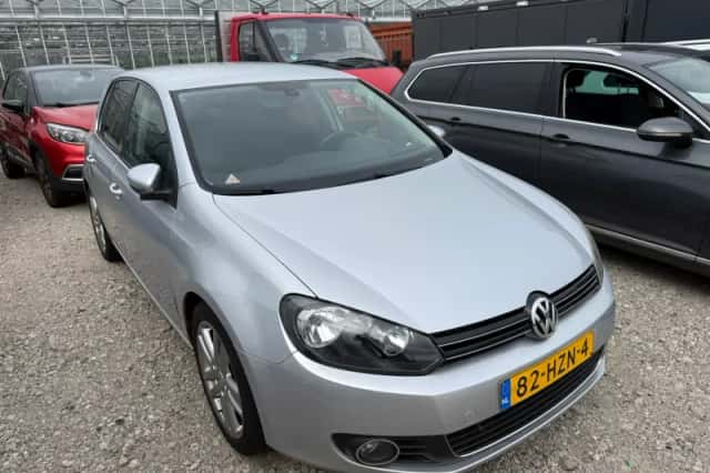 Volkswagen Golf (2009) thumbnail 4
