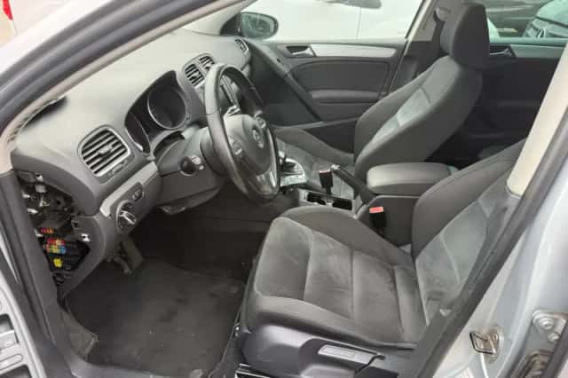 Volkswagen Golf (2009) thumbnail 6