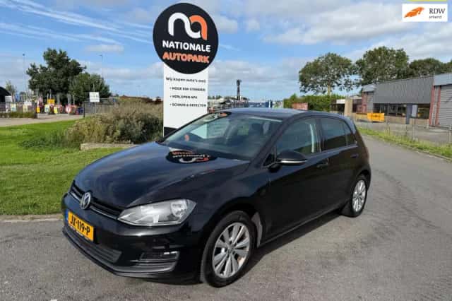 Volkswagen Golf (2016) thumbnail 1