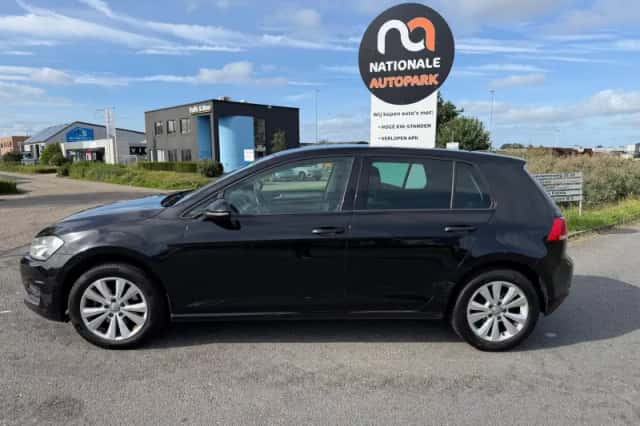 Volkswagen Golf (2016) thumbnail 2