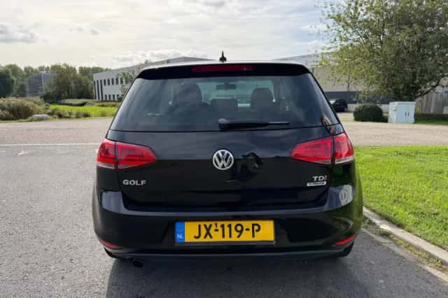 Volkswagen Golf (2016) thumbnail 4