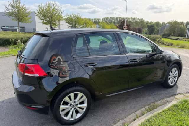 Volkswagen Golf (2016) thumbnail 5