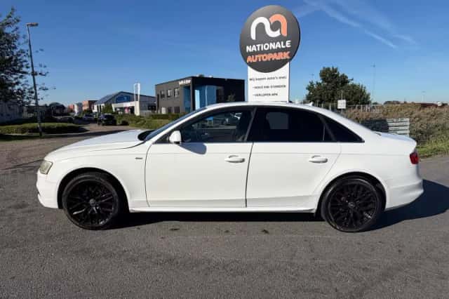 Audi A4 (2014) thumbnail 2