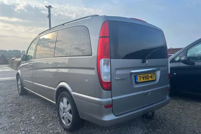 Mercedes-Benz Viano (2010) thumbnail 3