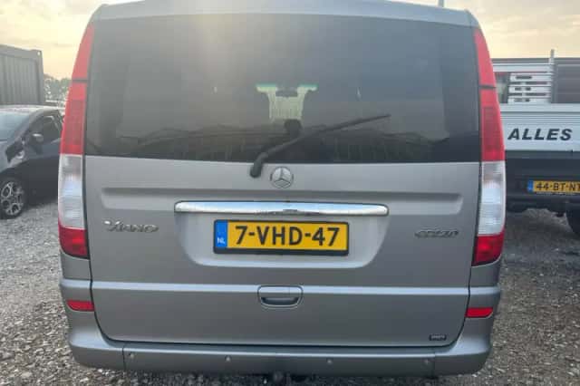 Mercedes-Benz Viano (2010) thumbnail 4