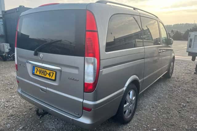 Mercedes-Benz Viano (2010) thumbnail 5