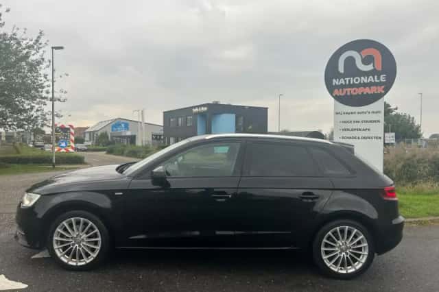 Audi A3 (2013) thumbnail 2