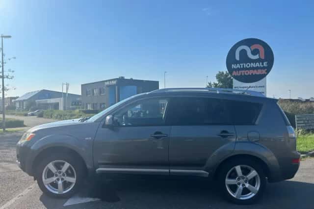 Mitsubishi Outlander (2007) thumbnail 2