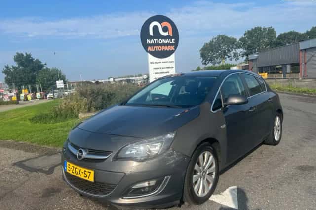 Opel Astra (2013) thumbnail 1