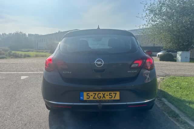 Opel Astra (2013) thumbnail 4